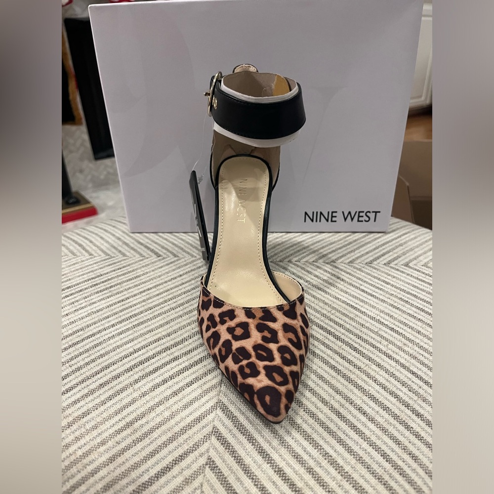 Nine West Natural Multi Fabric Size 6 1/2 Women’s Heels. New in Box.